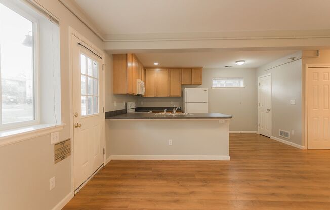 3 beds, 2 baths, 1,028 sqft, $4,185, Unit 109