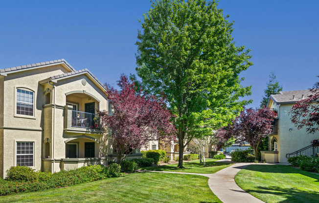 Private patios and balconies - Willow Spring Apartments