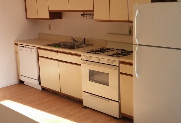 2 beds, 1 bath, $1,100, Unit South Side Slopes