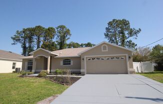 Beautiful 3 Bed 2 Bath Fresh Water Canal Home in Palm Coast!