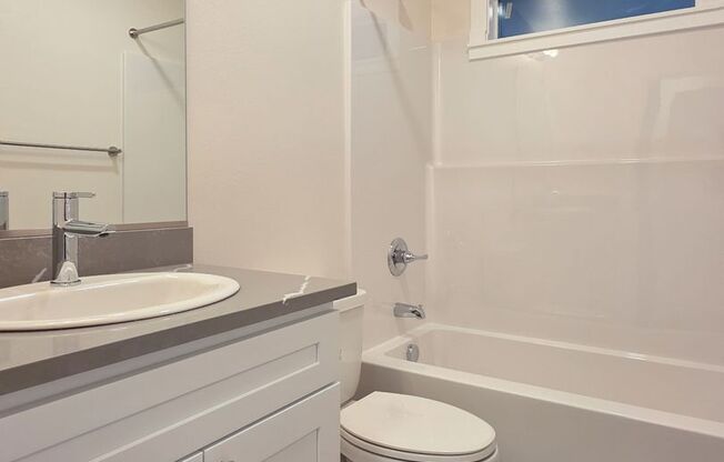 2 beds, 1 bath, 672 sqft, $1,395, Unit 24