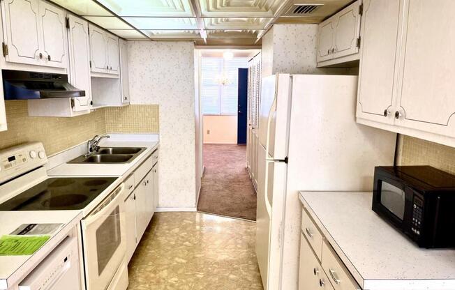 4880 Locust St NE Apt 323