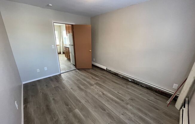 2 beds, 1 bath, 840 sqft, $975, Unit 3