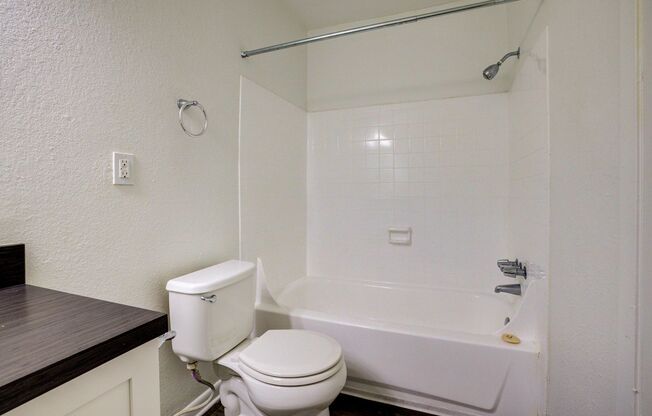 1 bed, 1 bath, 720 sqft, $1,580, Unit 353