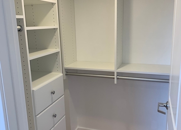 2 beds, 1 bath, $2,250, Unit 501