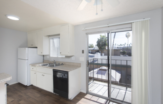 Beautiful El Cajon 2 Bed/1 Bath with AC in a Gated Complex with Parking!