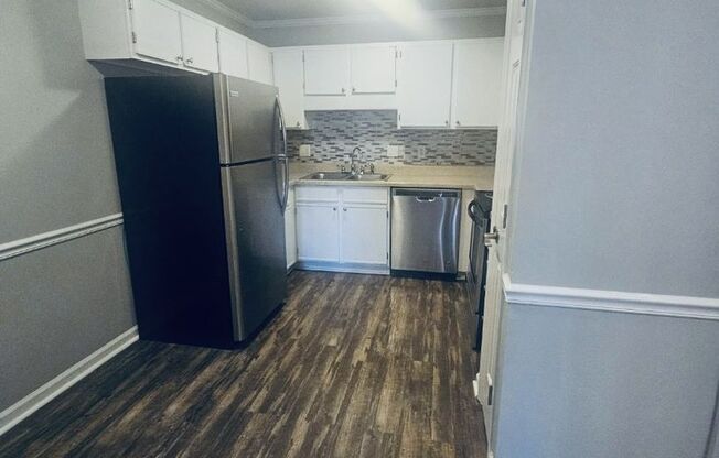 2 beds, 2 baths, 1,020 sqft, $1,195, Unit 221