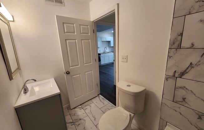 2 beds, 1 bath, $1,150, Unit Unit 2