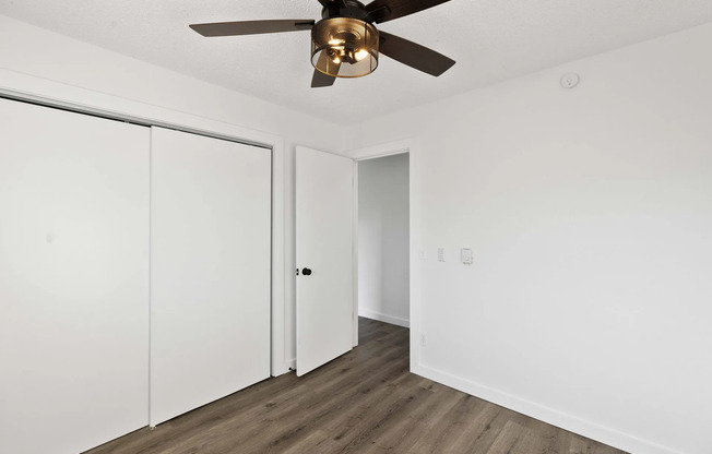 2 beds, 1 bath, $947, Unit 4210-9