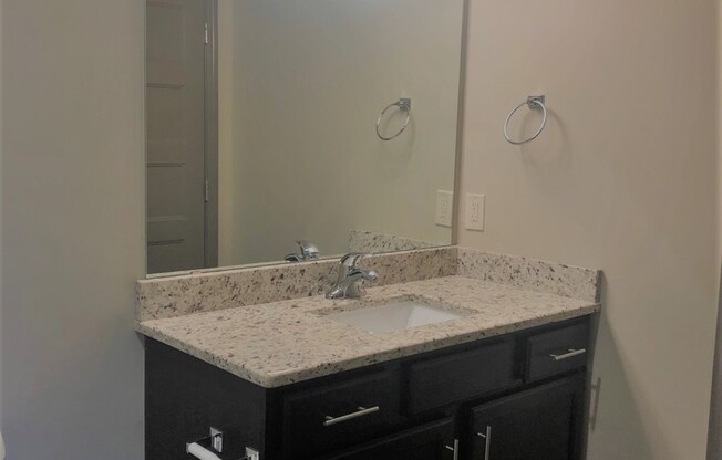 1 bed, 1 bath, 765 sqft, $815, Unit 16