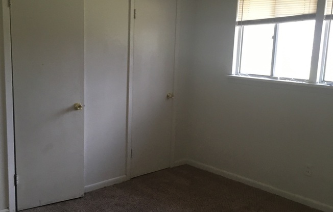 2 beds, 1 bath, $690