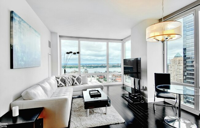 1 bed, 1.5 baths, 988 sqft, $6,280, Unit 3301