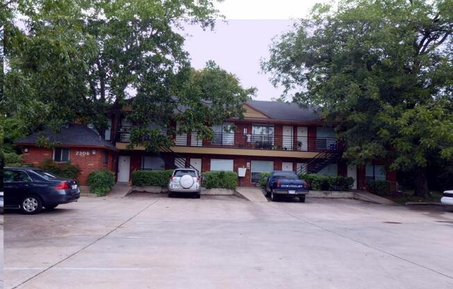 2306 E 8 ST