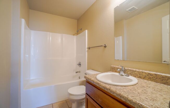 3 beds, 2 baths, $950, Unit 1615 A