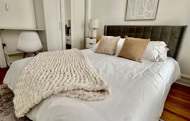 2 beds, 1 bath, 750 sqft, $2,600, Unit 2C
