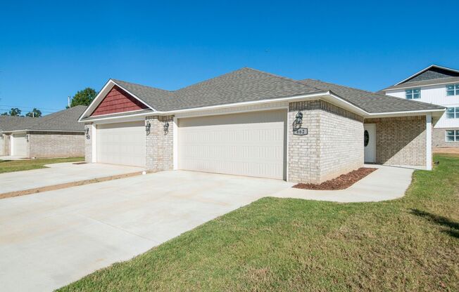 3 beds, 2 baths, 1,304 sqft, $1,829, Unit 568