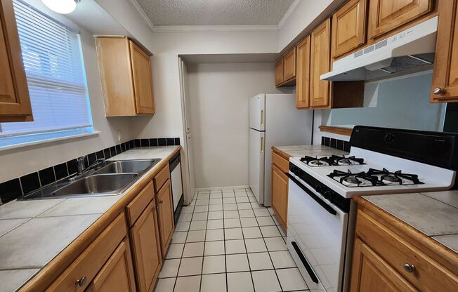 2 beds, 1 bath, 992 sqft, $1,435, Unit ABB-2-132