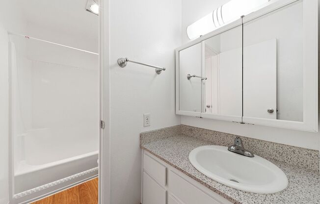 2 beds, 2 baths, 935 sqft, $2,500, Unit 014