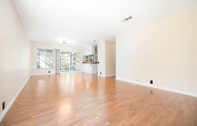 Spacious 4 Bedroom Townhouse in the Heart of Mira Mesa!