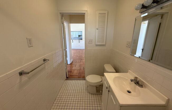 1 bed, 1 bath, 803 sqft, $2,450, Unit Royal York 1106