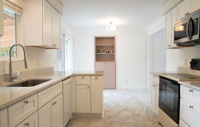 Newly Remodeled and Spacious 3 bedroom 2 bath Rambler
