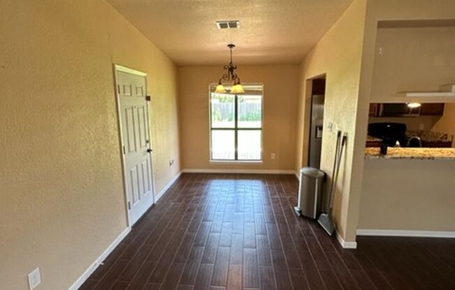 2 beds, 1 bath, $1,395