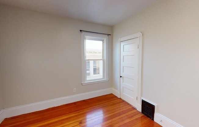 4 beds, 1 bath, $3,800, Unit 3