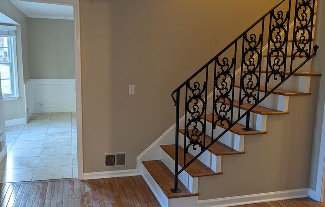 153 Craig Wood Way:  Executive-Style Living in Well-Established, HOA Community!  Large, Beautiful, Spacious Home!  On the Golf Course! Convenient to I-85. AVAILABLE AUG. 2025!