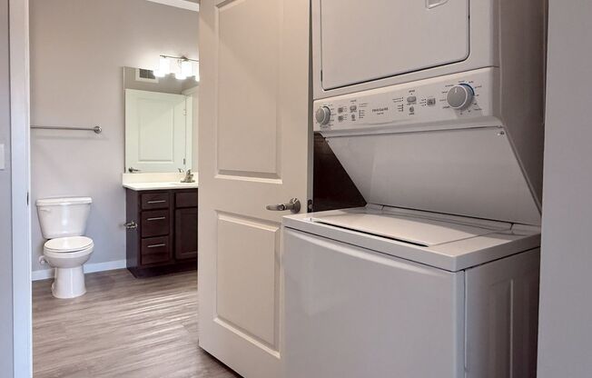 1 bed, 1 bath, 879 sqft, $1,730, Unit 4 - 212