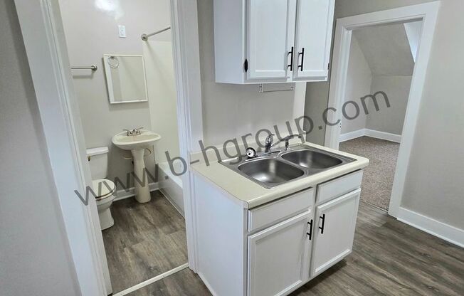 2 beds, 1 bath, 700 sqft, $825