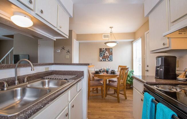 1 bed, 1.5 baths, 711 sqft, $939