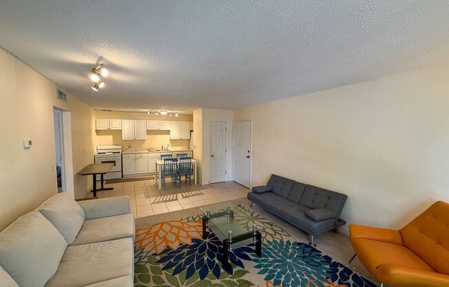 2 beds, 1 bath, $1,200, Unit Unit J-22