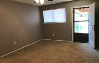 2 beds, 1 bath, $995