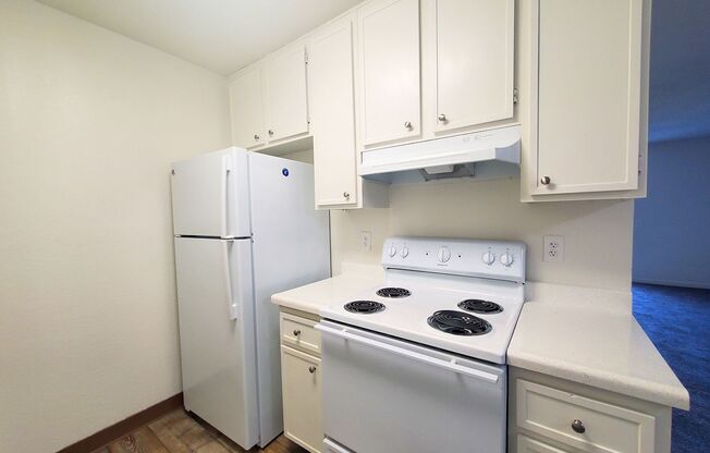 2 beds, 2 baths, 930 sqft, $1,825, Unit 32