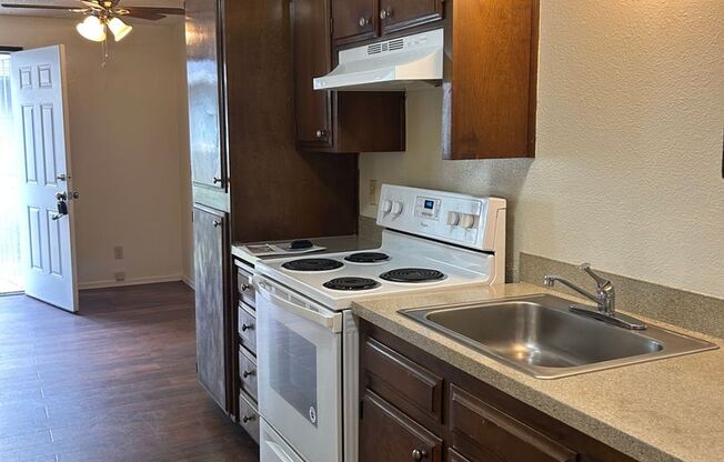 1 bed, 1 bath, 510 sqft, $1,050, Unit 3825 24th Pl NE