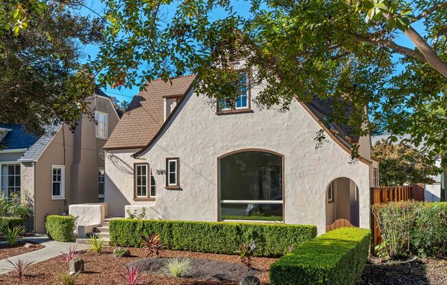 Charming 4-Bedroom, 2-Bath Home in the Historic Napa Abajo District