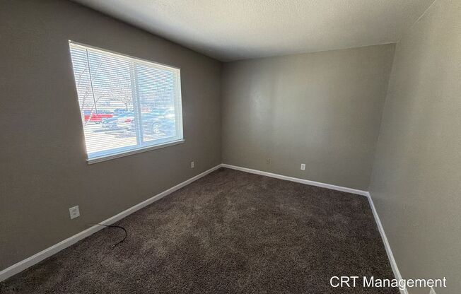 Spacious 3-Bedroom Condo with In-Unit Laundry – Convenient Aurora Location