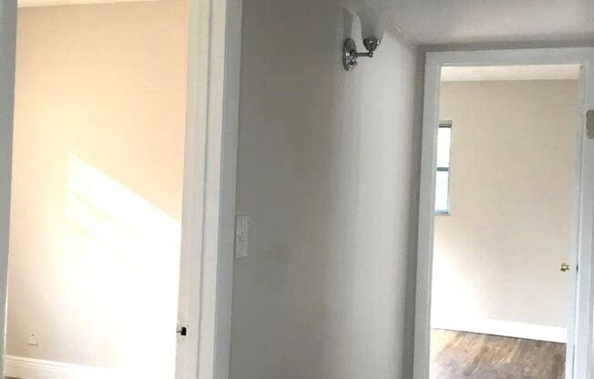 2 beds, 1 bath, 975 sqft, $1,889, Unit 1D