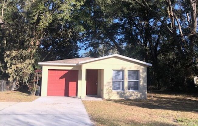 Sanford 3 Bedroom/1.5 Bath with single garage