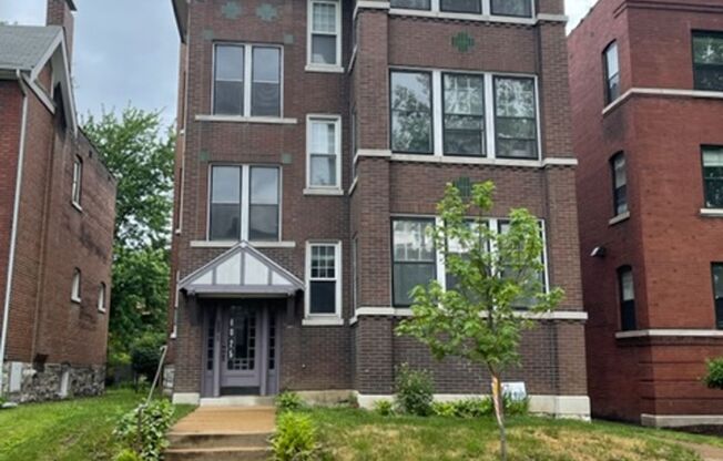 6025 Pershing