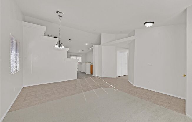 3 Bedroom with Pool in Gated Lynbrook