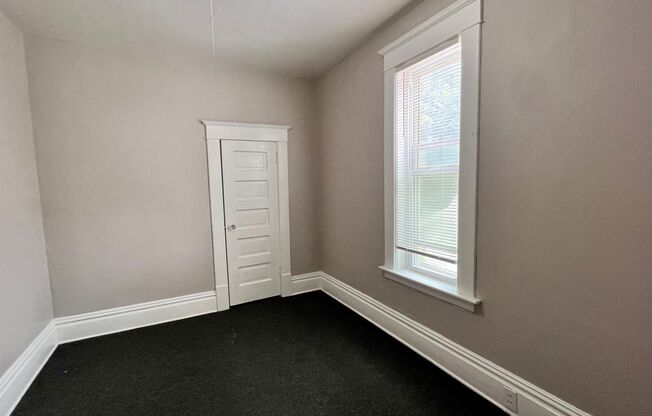 860 Tenth NW