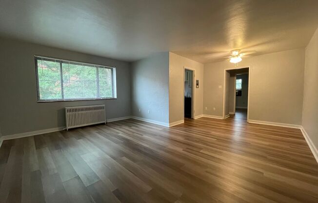 1 bed, 1 bath, 600 sqft, $1,359, Unit 5627 Rippey St. #B6