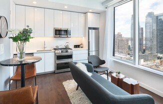 511 W 36 ST