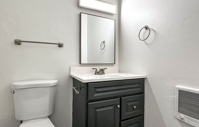 3 beds, 1 bath, 800 sqft, $1,595, Unit 51