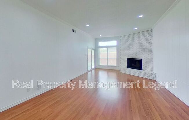 3607 STABLES LN