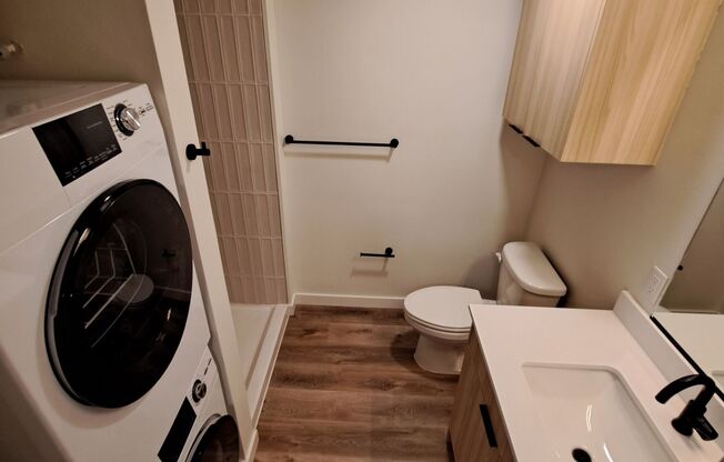 Studio, 1 bath, 350 sqft, $1,558, Unit 405