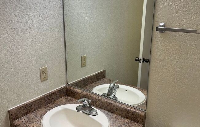 2 beds, 1 bath, 861 sqft, $970, Unit 39