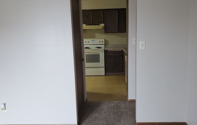 2 beds, 1 bath, 850 sqft, $850, Unit #6