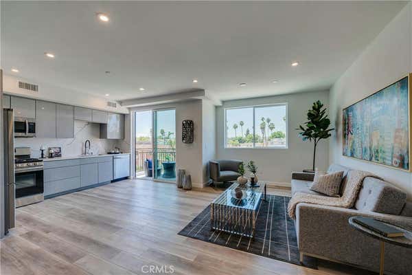 3 beds, 3 baths, 1,300 sqft, $3,499, Unit 301